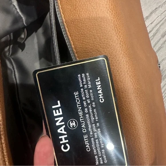 Quilted Leather Chanel Purse — Mint condition - Picture 8 of 8